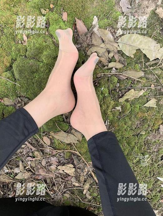 微密圈 - 高质量美图，桃脱了在连衣裙中的小花招，离奇却又引人注目。