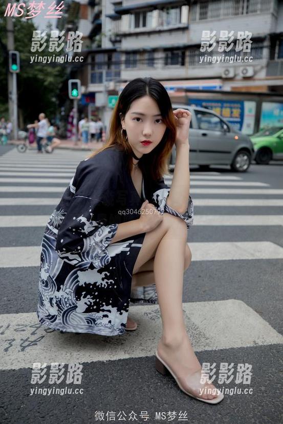 梦丝女神 - 璇璇写真，不禁想问，长筒袜会不会是她隐藏的致胜法宝？
