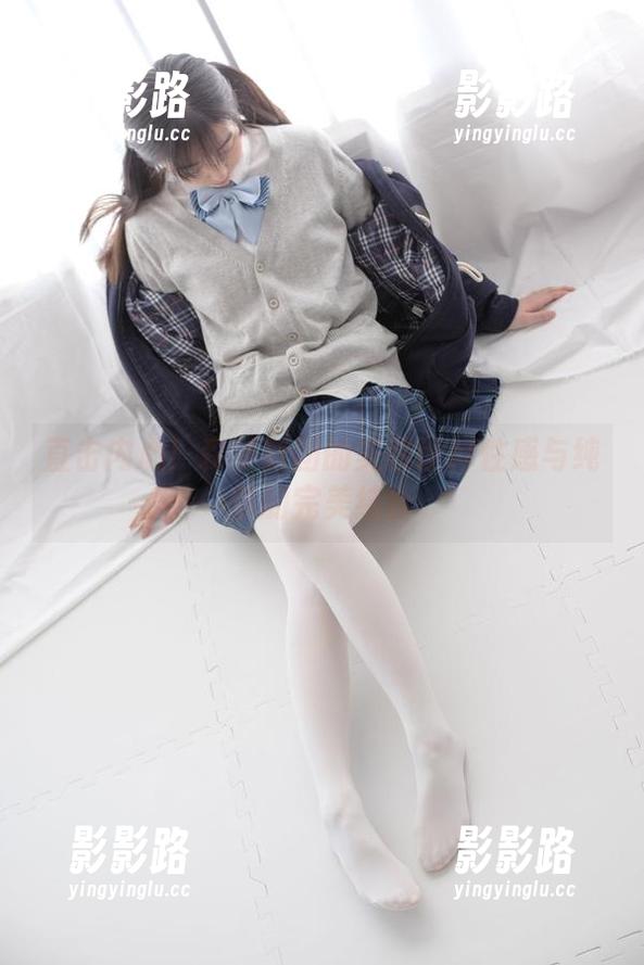 直击内心！森萝财团的美图诠释性感与纯情的完美结合