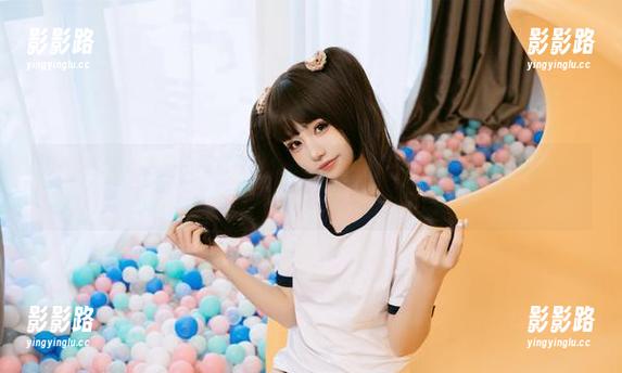 爆机少女喵小吉黑白图包最新发布，没想到一只猫咪可以这么有范儿，哈哈！