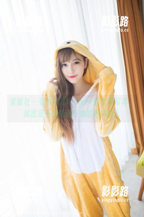 爱蜜社 - 看朱可儿Flower的定制写真，秘密是不是隐藏在她的眼神里？