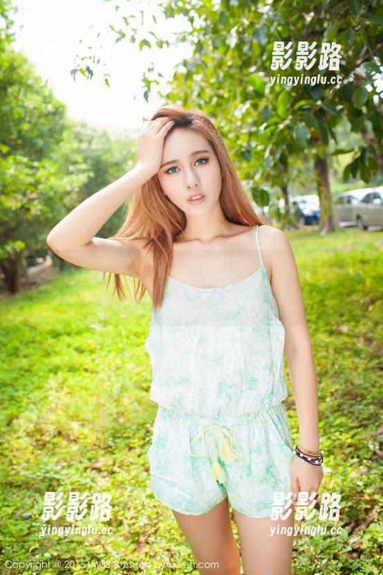 爱蜜社 - 酥小白的修女写真，并不想一秒变成圣母，只想要点网红气息