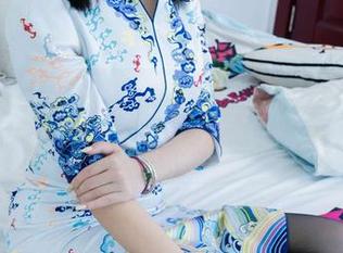 物恋传媒 - 别迷失在小晴婚纱的美丽中，图包里藏着很多意外的福利