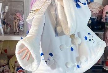 当白栎Shirly遇上《明日方舟新约能天使》：一场COS与图册的邂逅！
