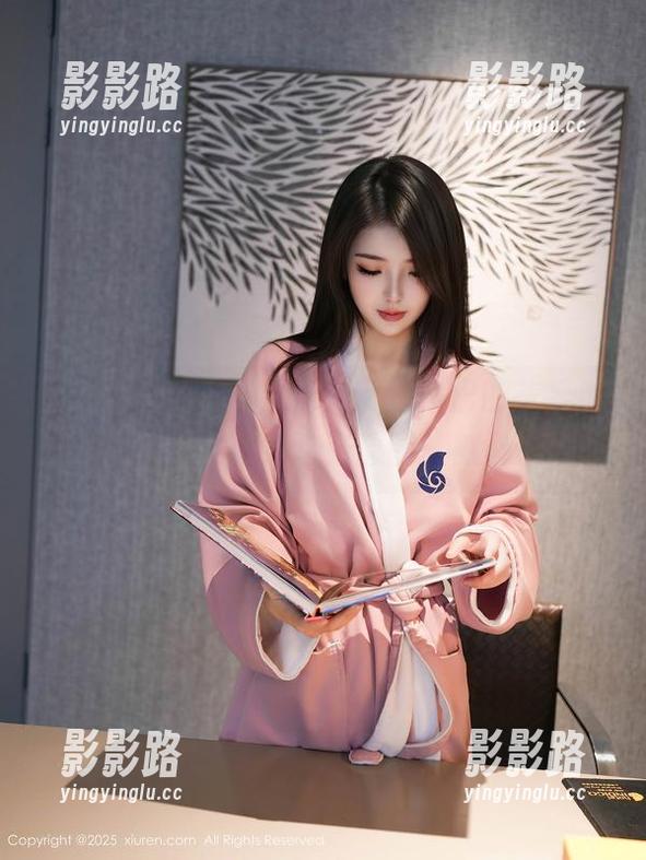 秀人网 - 那些被Angela小热巴的美足撩到的人，请收好这张原图，免费送哦