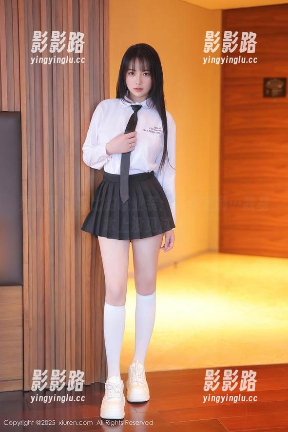 秀人网 - 娜比的职业装：这些定制…我基本上没见过。