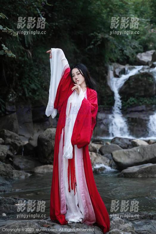 秀人网 - 就问你！能抵抗宋KiKi这组黑白写真吗？下载试试！