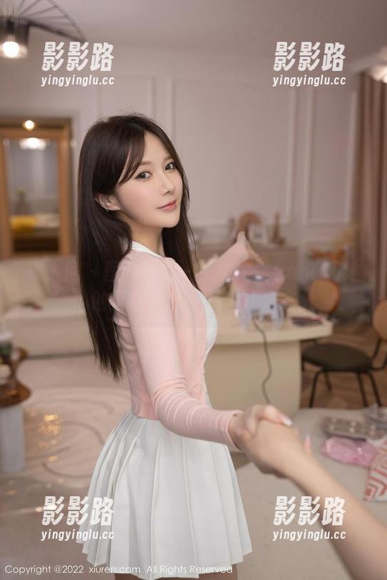 秀人网 - 图包集结——小海臀Rena和她的那身套装，轻松又难忘