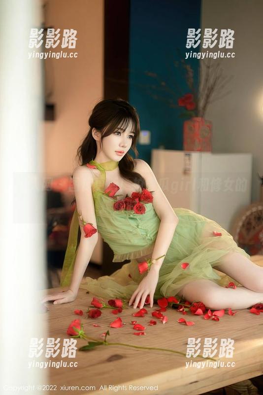 秀人网 - 图库更新！拍黄瓜girl和修女的捧腹时刻！