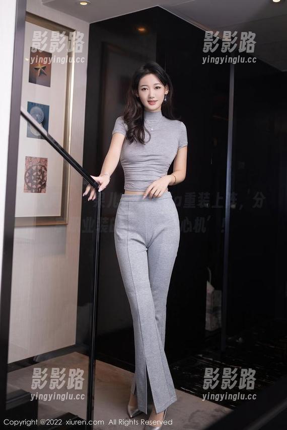 秀人网 - “果儿Victoria重装上阵，分享职业装的‘职场小心机’！