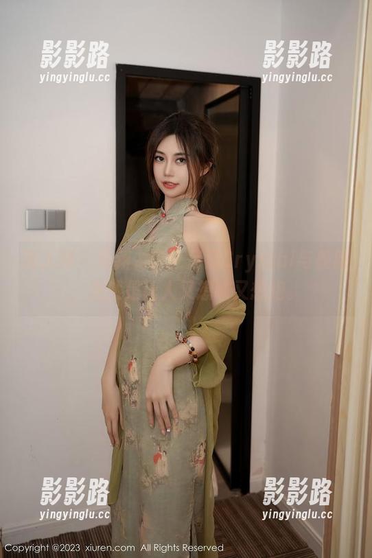 秀人网 - 最新力作：荡漾Crystal与校服，果然是让人又想瞧又想跑。
