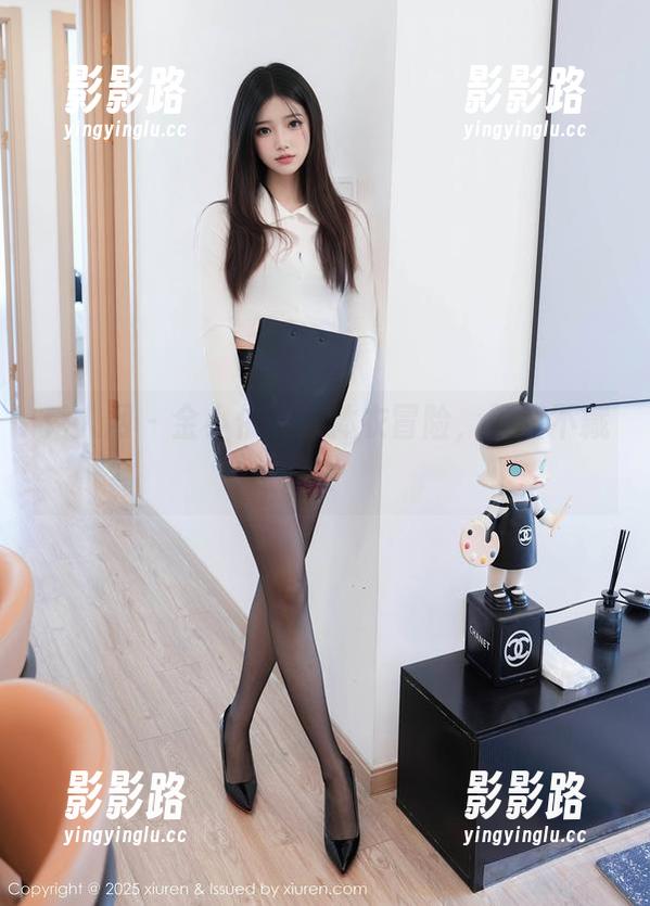 秀人网 - 金小依的连体衣冒险，原图不藏私！