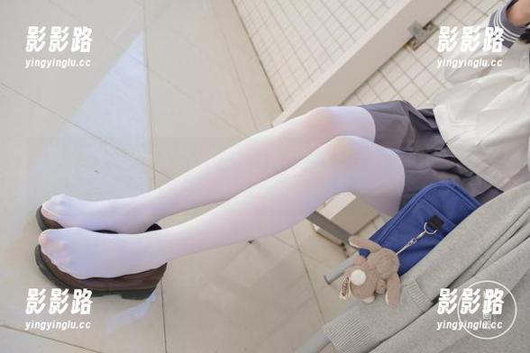 稚乖画册 - 看！赤西夜夜带来的初音少女套图，无圣光特辑，撩人又不露骨！