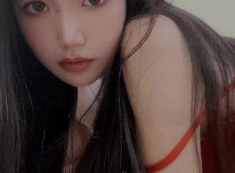 微密圈 - 纪念小小v：红色与热情的更新，一场无声的色彩交响曲