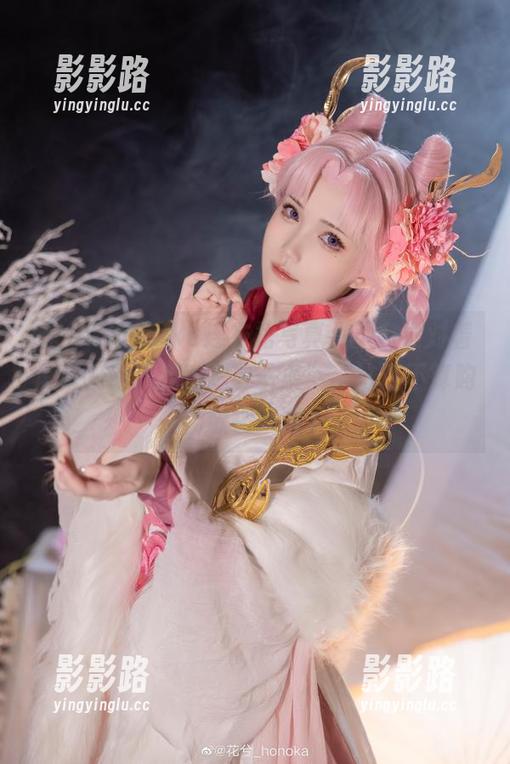 花兮_honoka连衣裙写真，不自觉对着屏幕嘀咕“我也想要一条”，这算不算购物欲被唤醒？