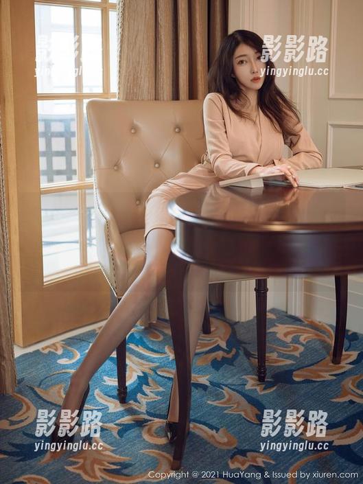 花漾show - 柴婉艺Averie穿上制服，大气得不像街边的免费图片，我咋感觉一身都是流行的气息呢？