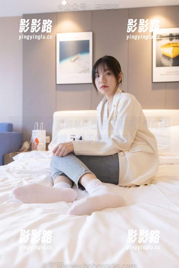 袜啵啵 - 小奶熊私房图包正热乎，厚肉丝，你能忍住不想舔屏吗？