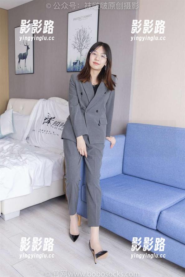 袜啵啵 - 小淳的双人写真集，资源真心好，光是在想接下来要做什么就觉得满足。