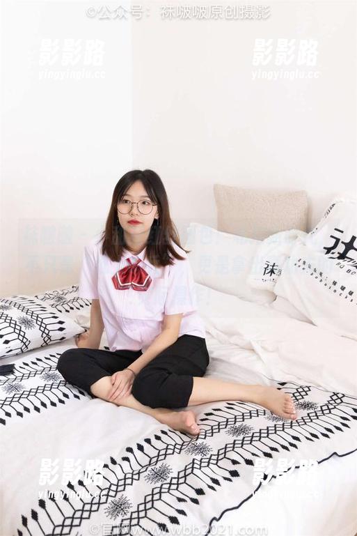 袜啵啵 - 小甜豆红丝图包：私拍新时代，不只是“纸上谈兵”，更是拿出真功夫的实际操作！