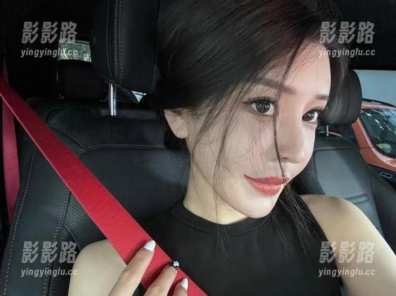 微密圈 - 一组以金希儿为主角的长腿图片，真想给她的腿开个专属签名展！