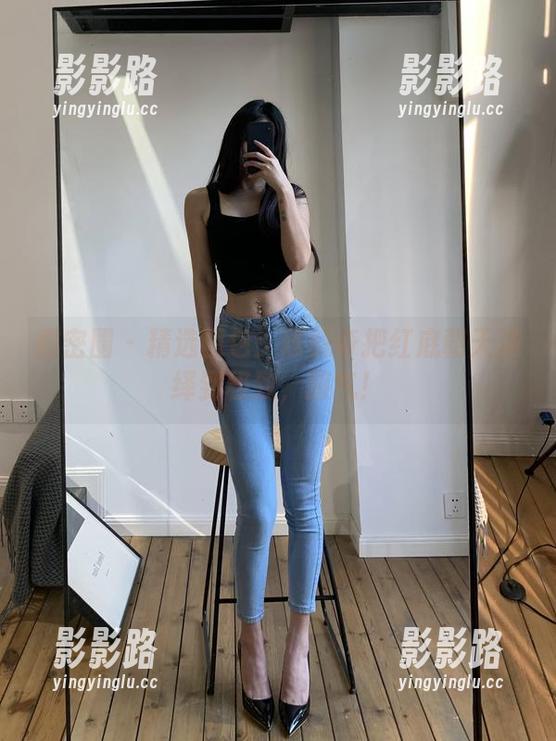 微密圈 - 精选图包：陈佩奇把红底朝天演绎到极致，服气！