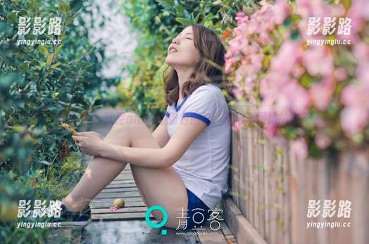 青豆客 - 欧尼anne的粉色图包，真心不懂她的审美