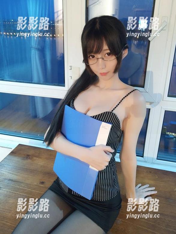这套水手服美图，魔物喵nigisa可是用心在演绎哦！