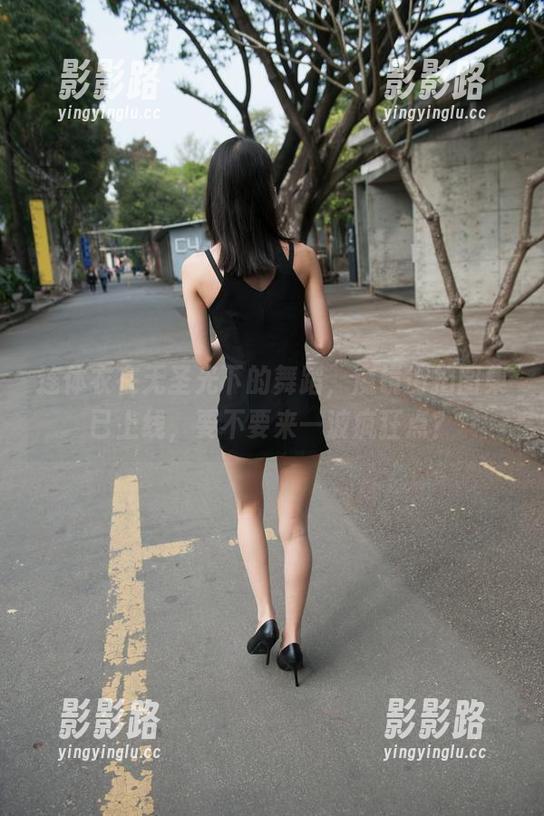 连体衣在无圣光下的舞蹈，魔镜街拍图集已上线，要不要来一波疯狂点？