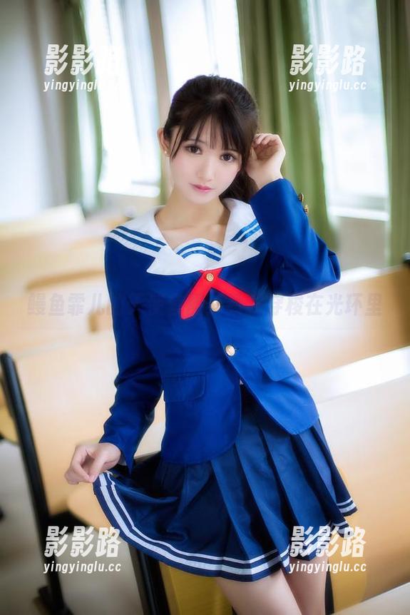 鳗鱼霏儿的天使套图：看我穿梭在光环里