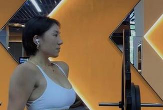 微密圈 - 写真里的鹿瑶被剧本偷偷上了色，原图偷偷逗乐我了。